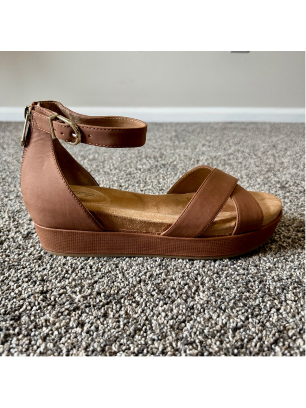 Women's Giani Bernini Evieen Wedge Memory Foam Buckle Sandal Size 10